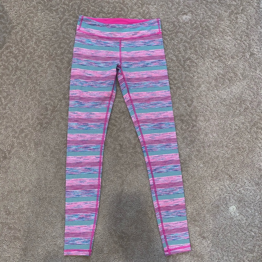 Cute Striped Pattern Ivivvia Leggings